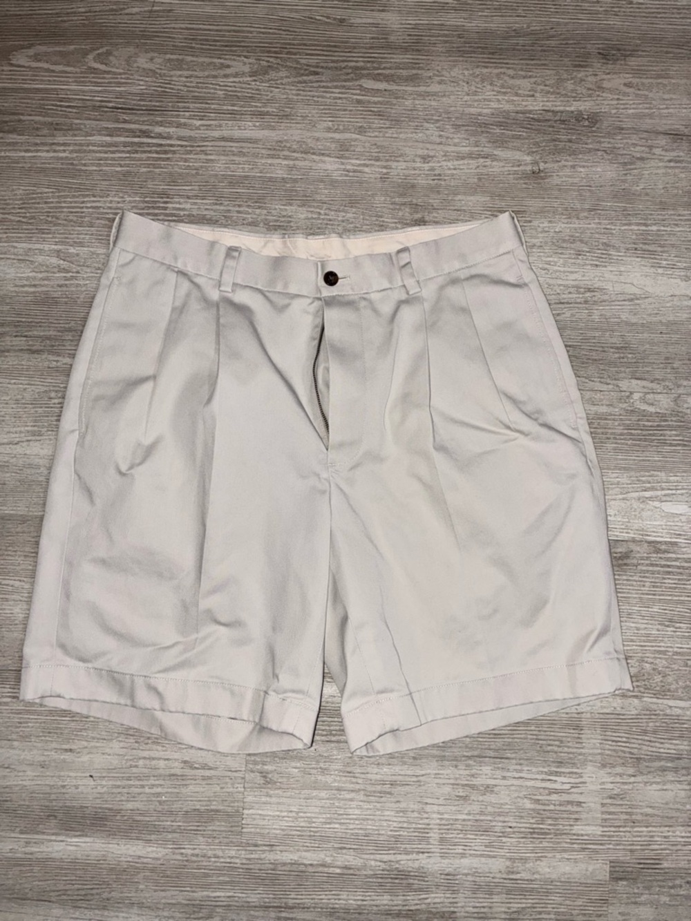 346 Brooks Brothers Tan Shorts Size 33 cotton Golf Preppy